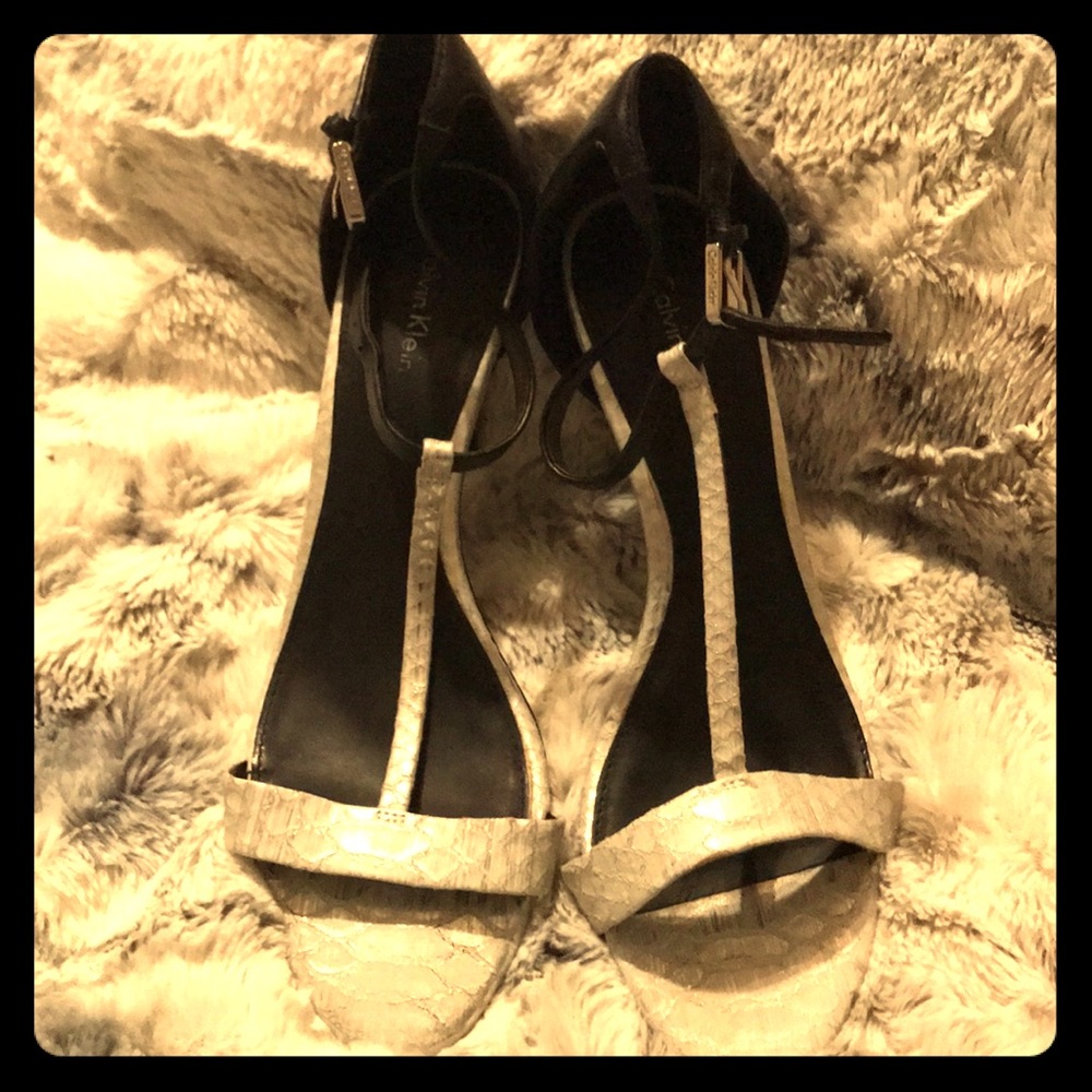 Calvin Klein heels t strap black with silver/gray